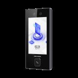 Terminal Facial Min Moe con BOTON DE LLAMADA FÍSICO / 3000 Rostros / Pantalla 4.5\" / Administrable en la Nube con Hik-Connect Teams / Exterior IP65 / PoE / WiFi DS-K1T344MBWX-E1