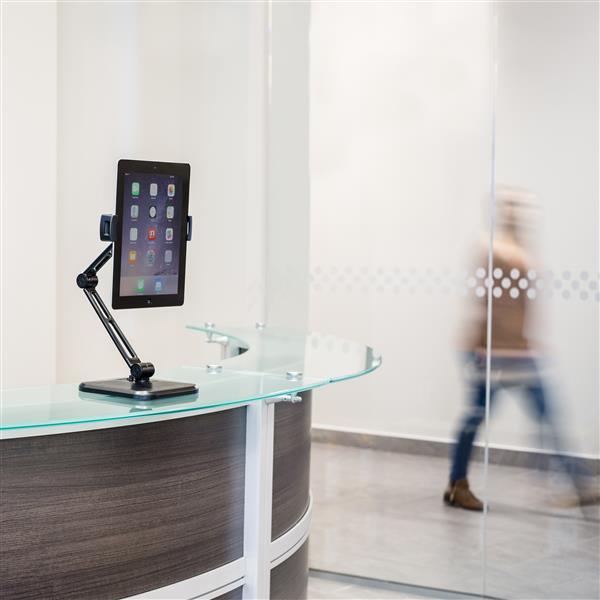 StarTech.com Soporte con Brazo Ajustable para Tablet - Pivotante - de Montaje en Pared