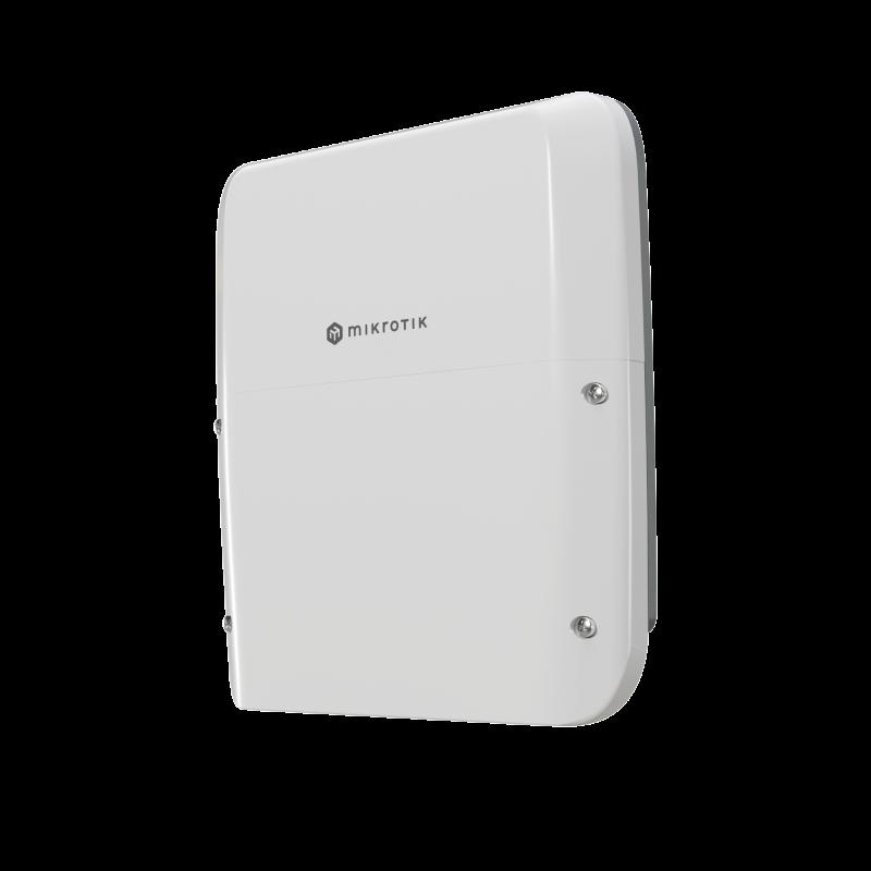 RB5009UPr+S+OUT 8 puertos PoE in/out, 1 SFP+, Solo RouterOS v7 para Exterior RB5009UPR+S+OUT