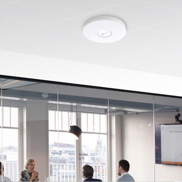 TP-Link Omada EAP670 punto de acceso inalámbrico 5400 Mbit/s Blanco Energía sobre Ethernet (PoE)
