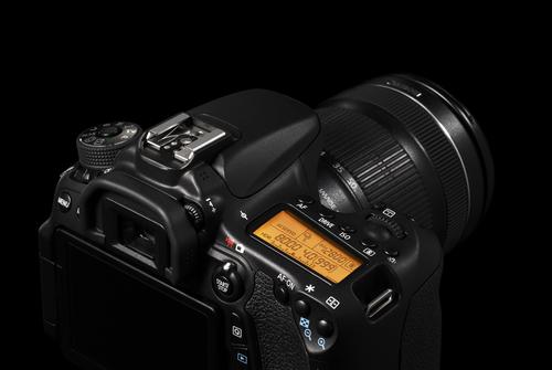 Canon EOS 70D + EF-S 18-135mm