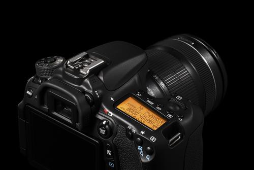 Canon EOS 70D + EF-S 18-135mm