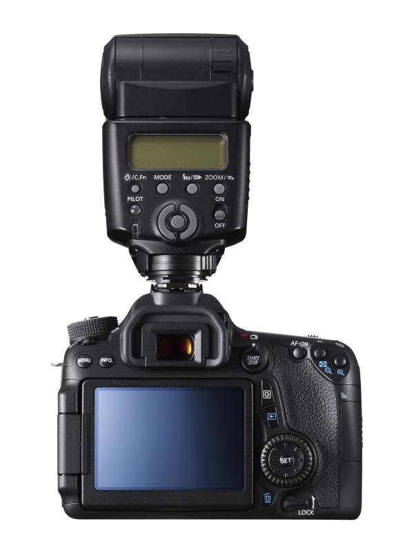 Canon EOS 70D + EF-S 18-135mm