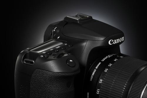 Canon EOS 70D + EF-S 18-135mm
