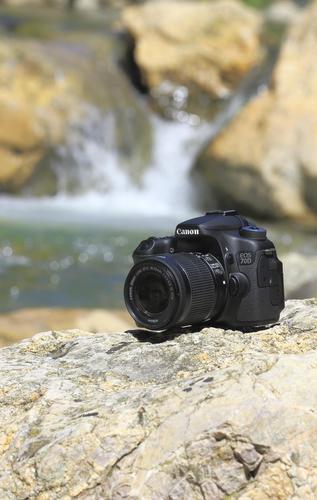 Canon EOS 70D + EF-S 18-135mm