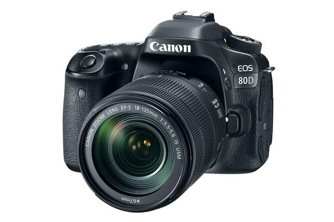 Canon EOS 80D + EF-S 18-135 IS USM Juego de cámara SLR 24.2 MP CMOS 6000 x 4000 Pixeles Negro