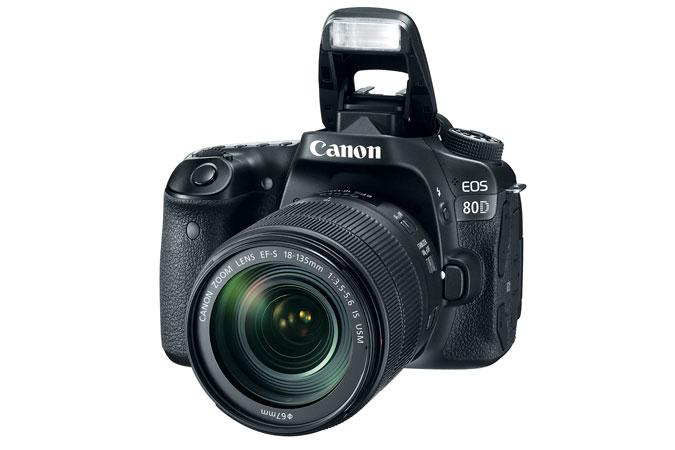 Canon EOS 80D + EF-S 18-135 IS USM Juego de cámara SLR 24.2 MP CMOS 6000 x 4000 Pixeles Negro