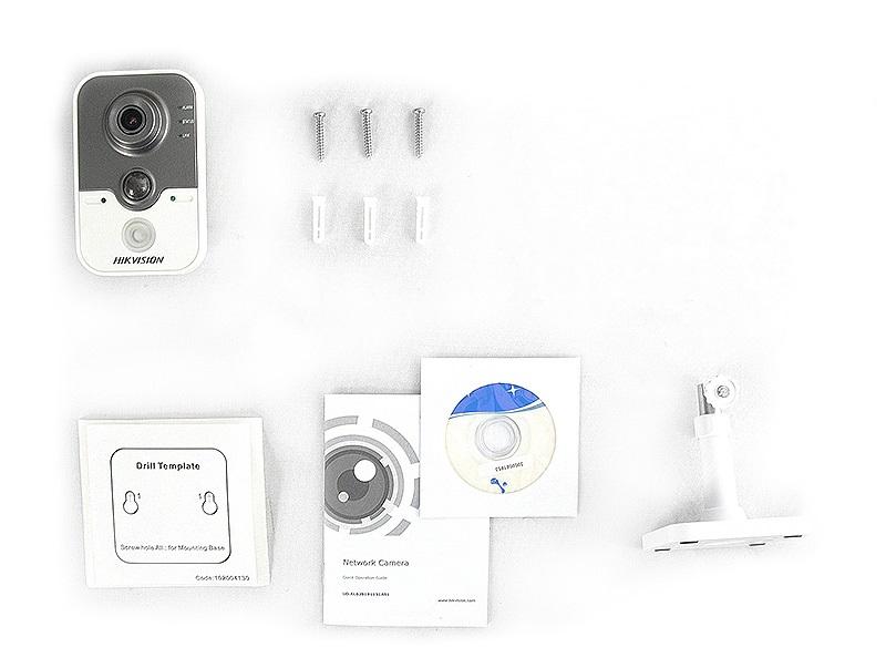 Camara Hikvision DS2CD2410FIW Cubo IP, WiFi, para interior,1 MP, Scan progresivo, IR 10m, incluye PIR para detección de movimiento.