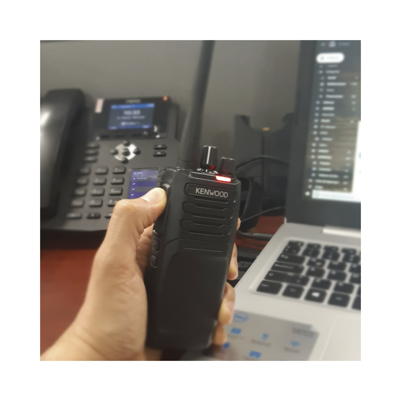 Radio Kenwood NX-1300-AK UHF 450-520 MHz, 5 Watts, 64 Canales, GPS, IP55, MIL-STD-810, Inc. antena, batería, cargador y clip NX1300AK