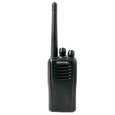 RADIO KENWOOD, Mod. NX-220K, 136-174 MHz, Man-Down interconstruido, 64 canales, modo mixto. Incluye Batería, Antena, cargador y clip. 