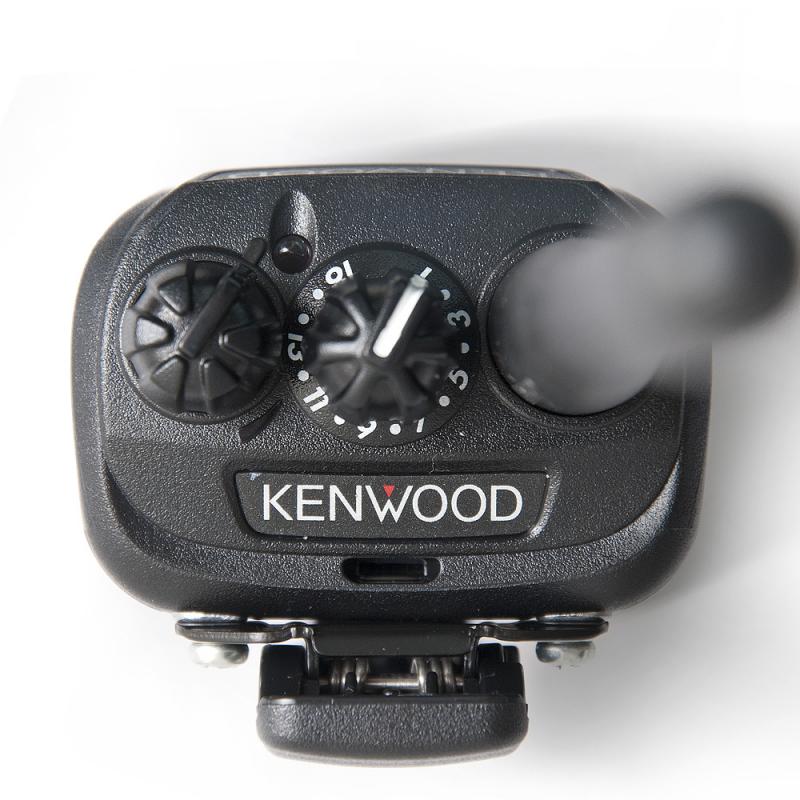 Radio Kenwood NX-240K, 136-174 MHz, Modo Digital o Análogo,GPS, Encriptación, Roaming multi-sitio, incluye Batería, Antena, cargador y clip