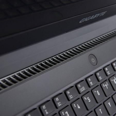 Laptop Gigabyte Aero, 14", Intel Core I7-6700HQ, 8GB de Ram, 256 GB, NVIDIA GeForce GTX 965 6GB, Windows 10 Home, Verde